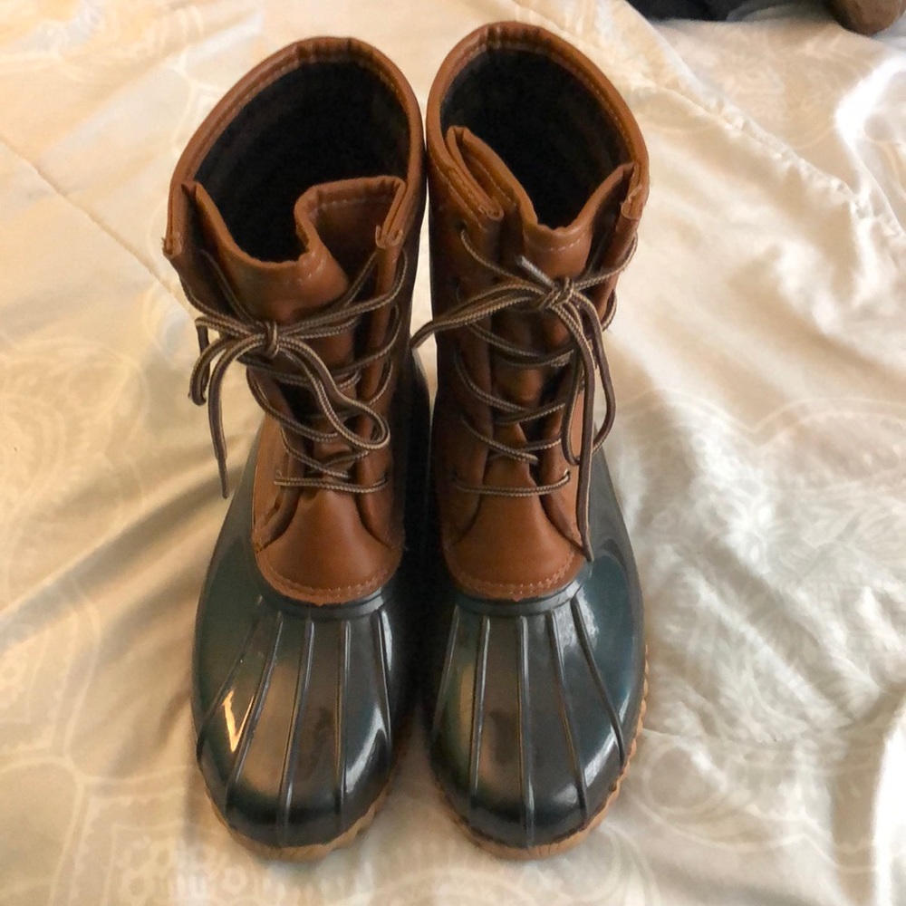 Duck boots